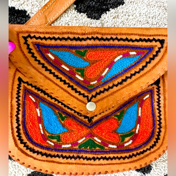 Vintage handmade leather crossbody bag - Picture 1 of 5